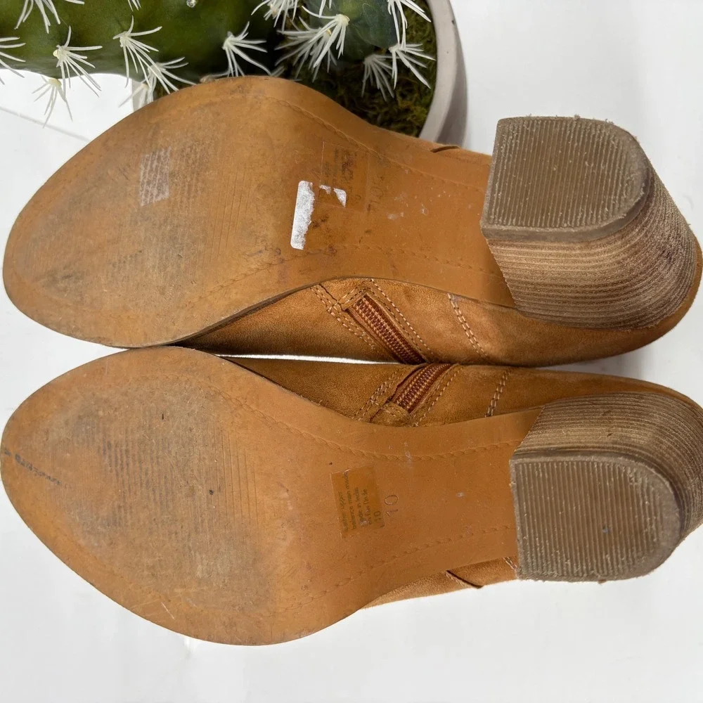 Seychelle's Fascinate Tan and Taupe Suede Ankle Booties Size 10 Block Heel Zip